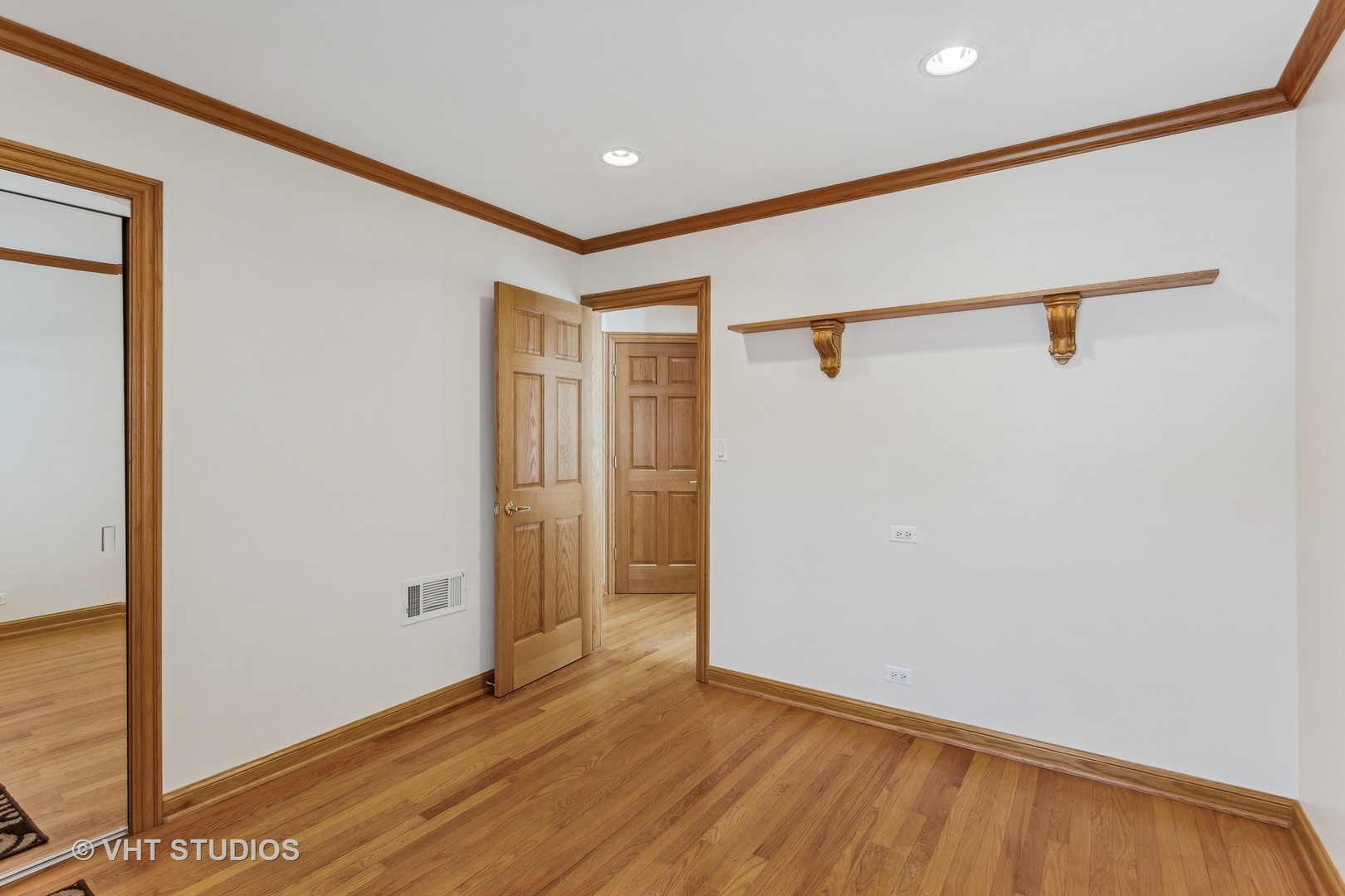 5261 Mulford Street, Skokie, IL 60077