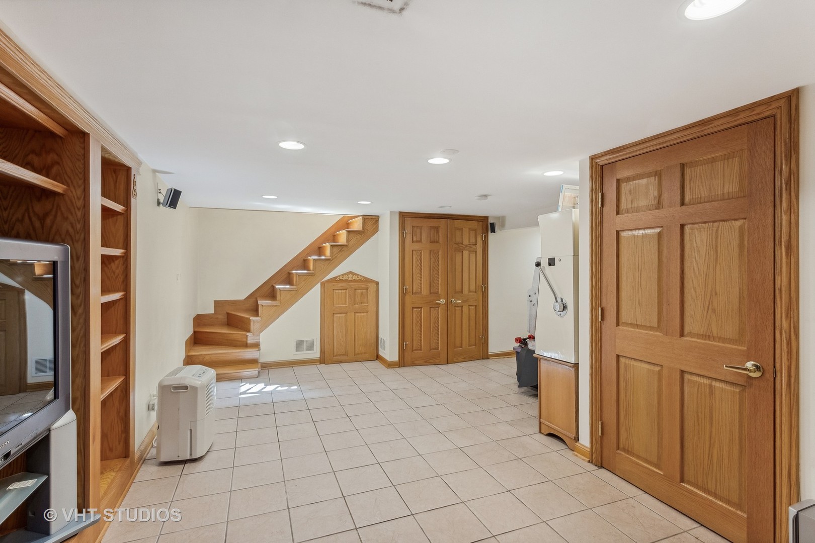 5261 Mulford Street, Skokie, IL 60077