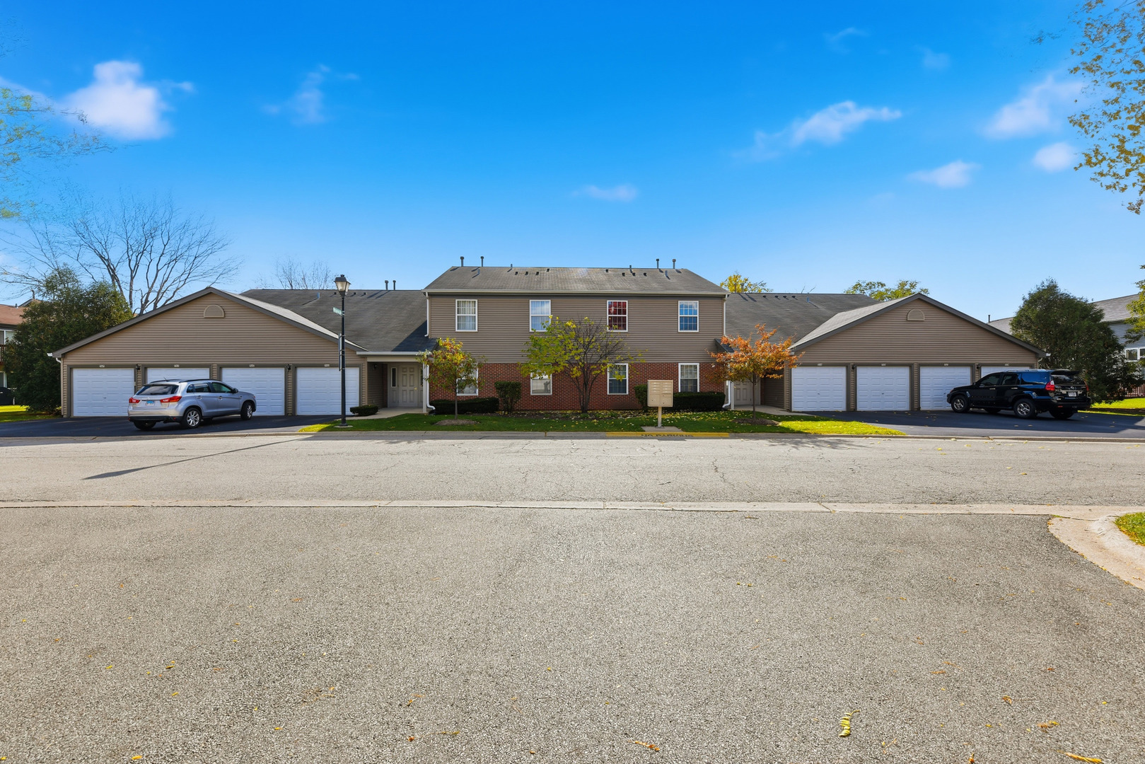 767 E Whispering Oaks Drive #767, Palatine, IL 60074