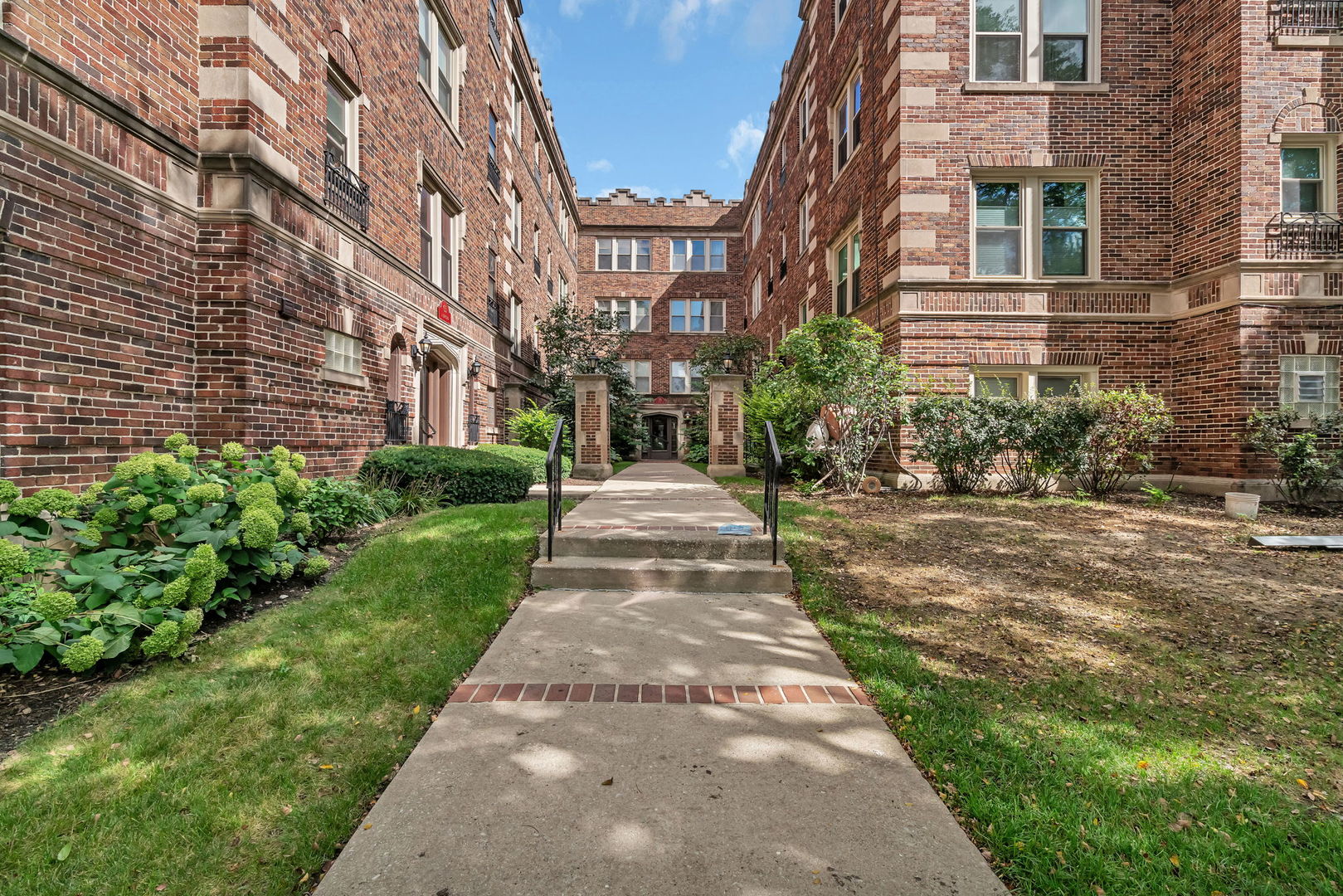 75 E Harris Avenue #1E, La Grange, IL 60525