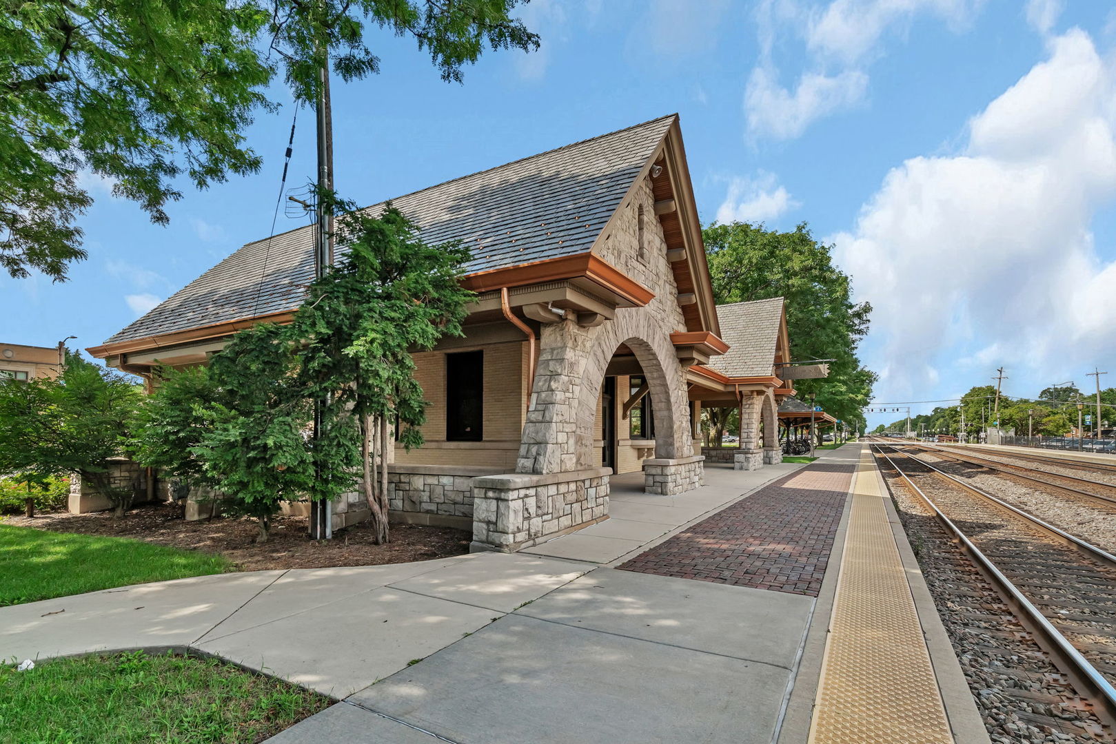 75 E Harris Avenue #1E, La Grange, IL 60525