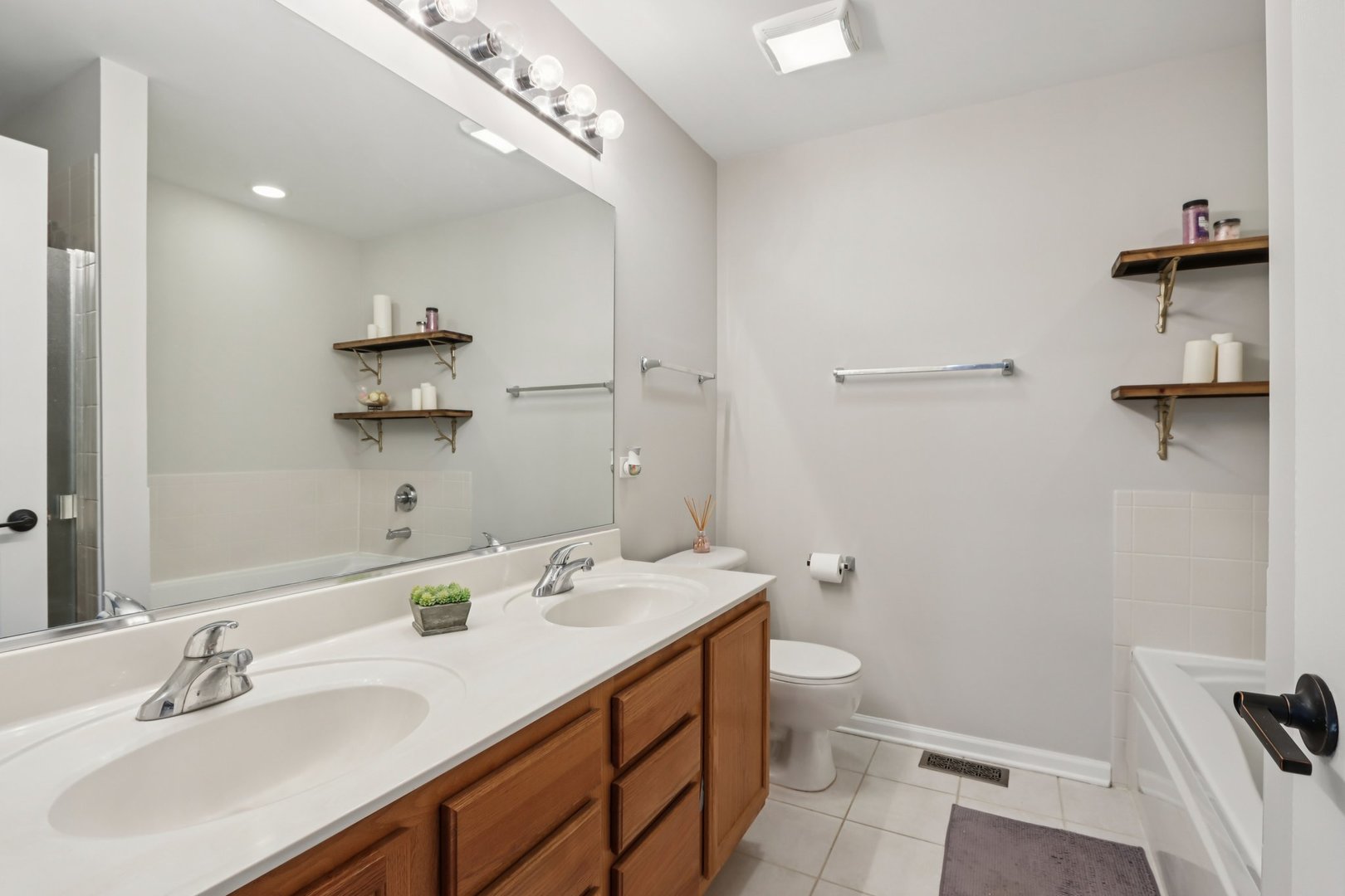 373 Evergreen Circle, Glendale Heights, IL 60139