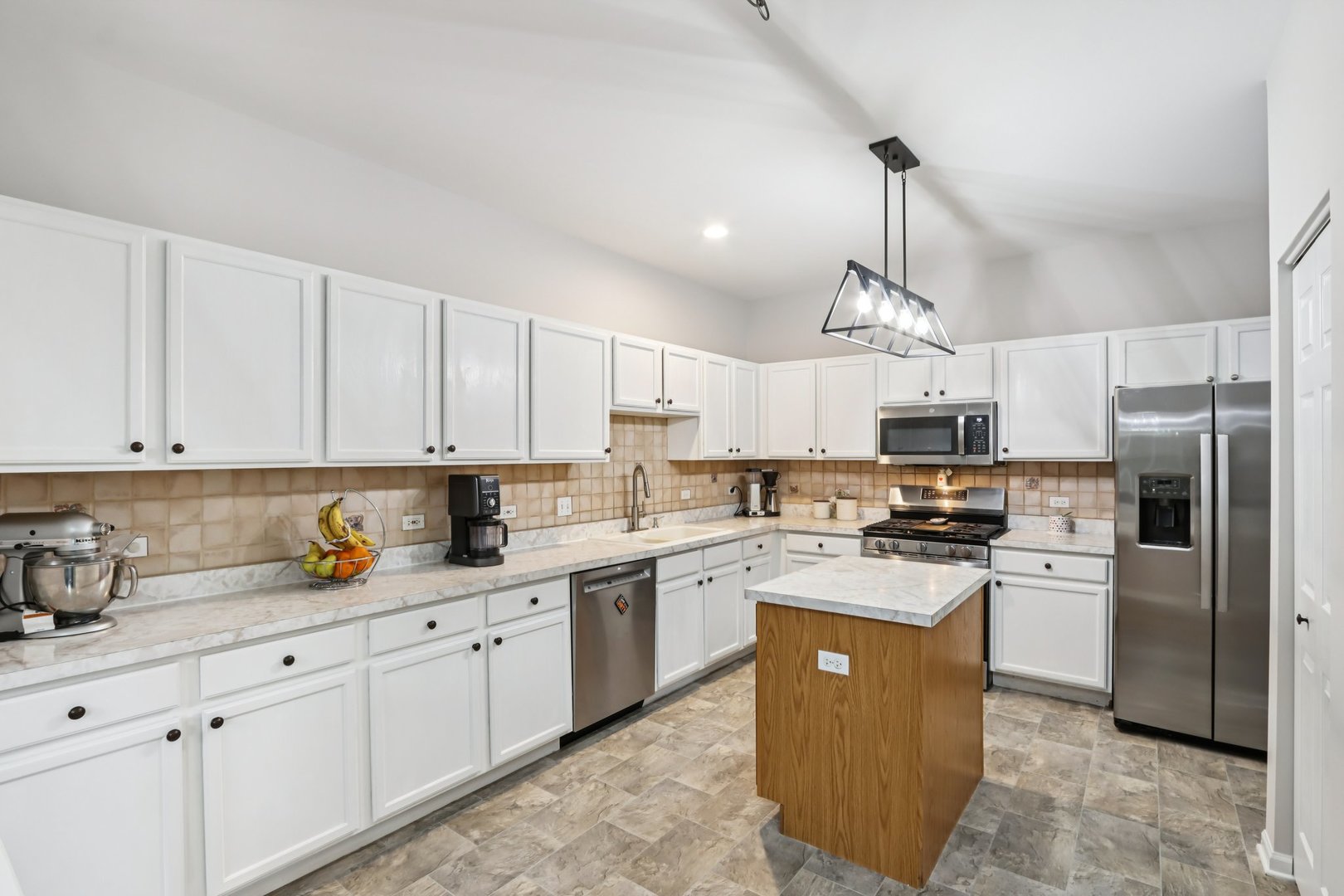 373 Evergreen Circle, Glendale Heights, IL 60139