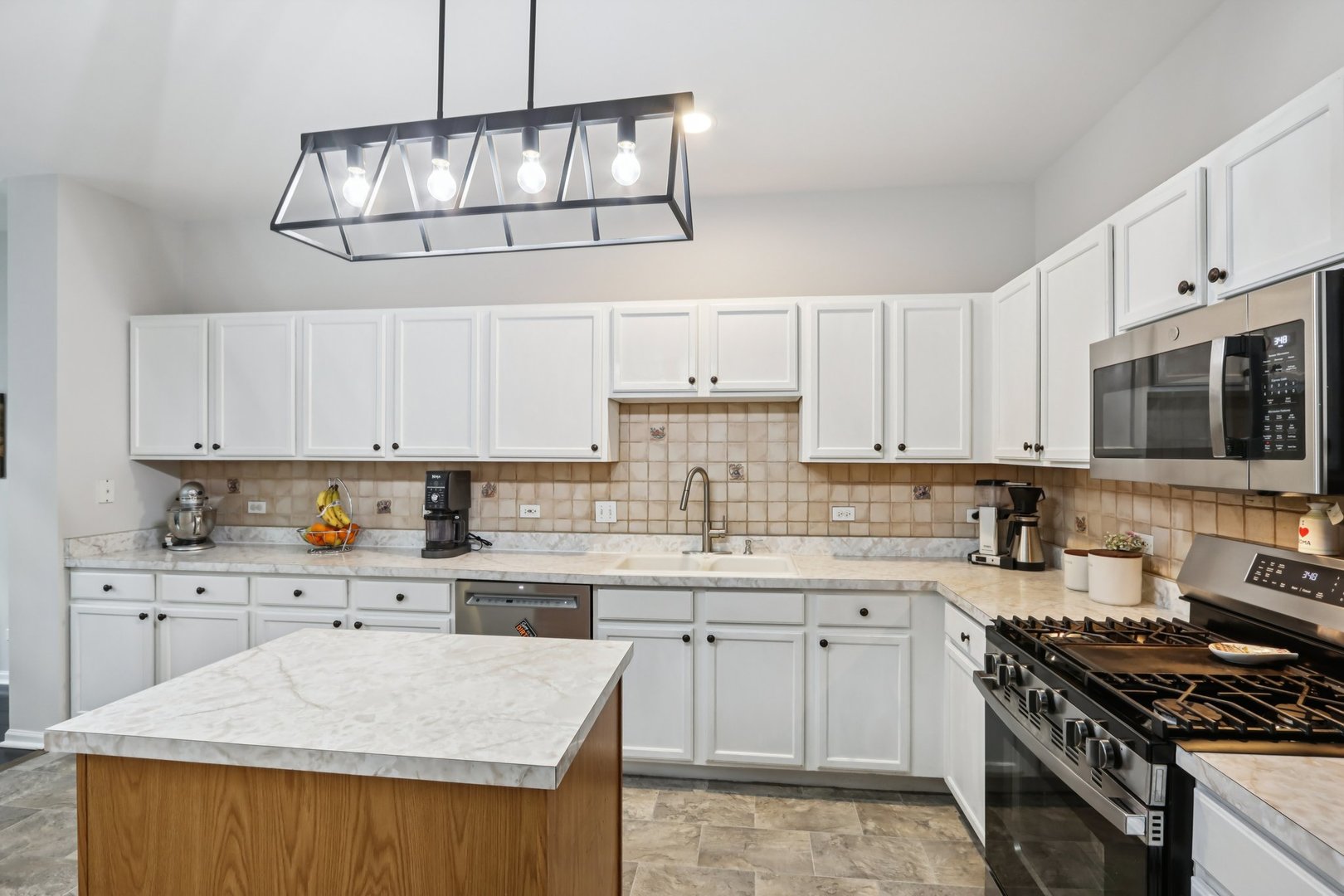 373 Evergreen Circle, Glendale Heights, IL 60139