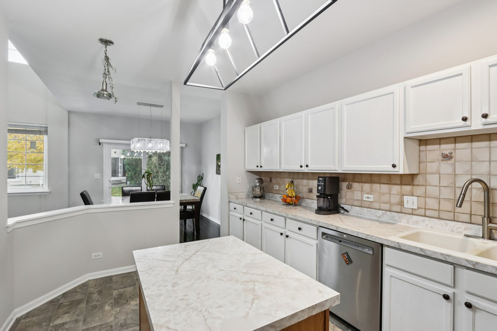 373 Evergreen Circle, Glendale Heights, IL 60139