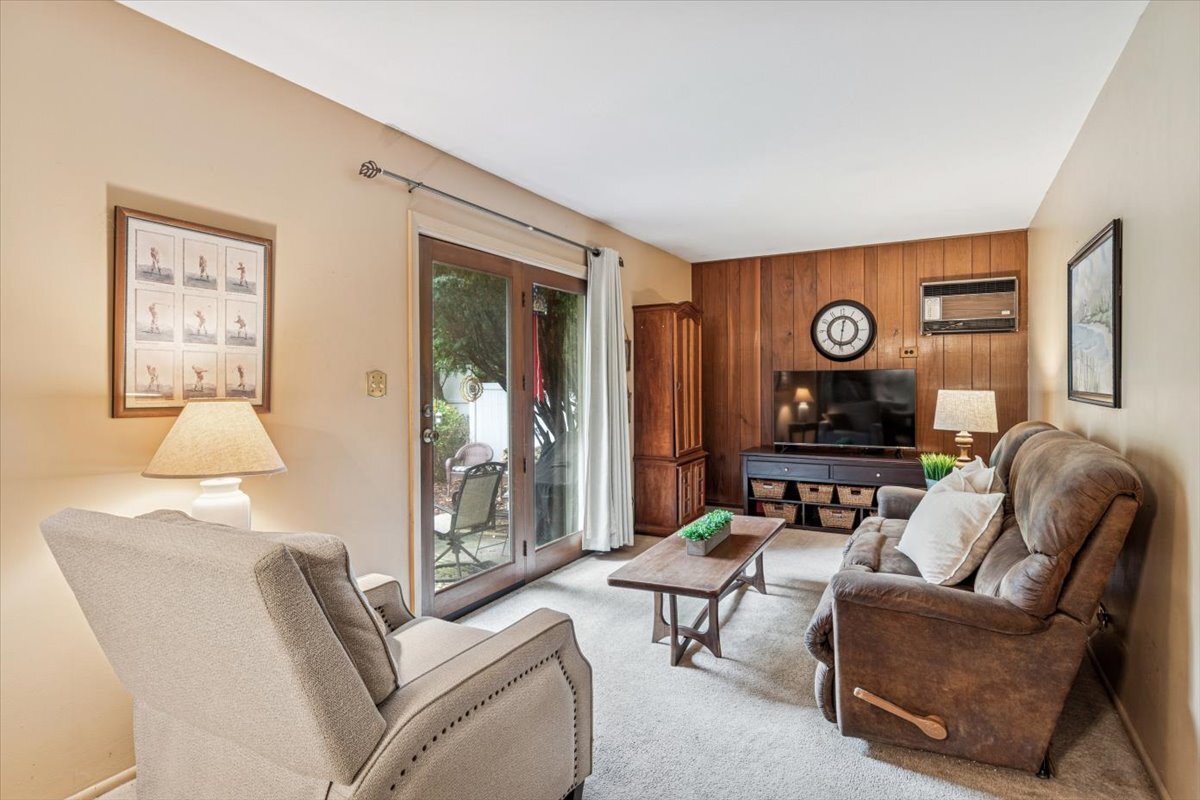 26W468 National Street, Carol Stream, IL 60188