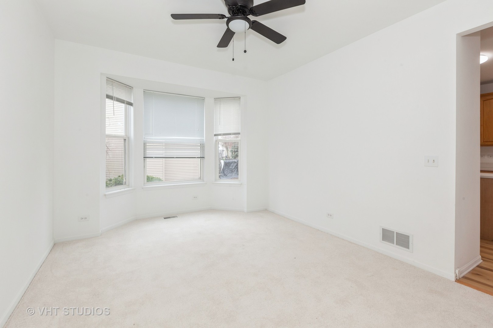 1110 OAKHILL Drive, Aurora, IL 60502