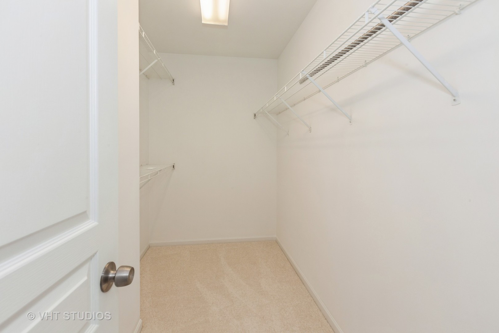 1110 OAKHILL Drive, Aurora, IL 60502