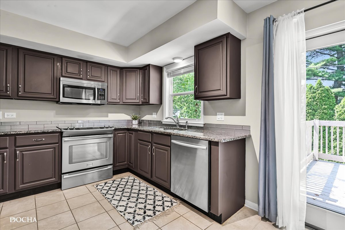 425 W Gartner Road, Naperville, IL 60540