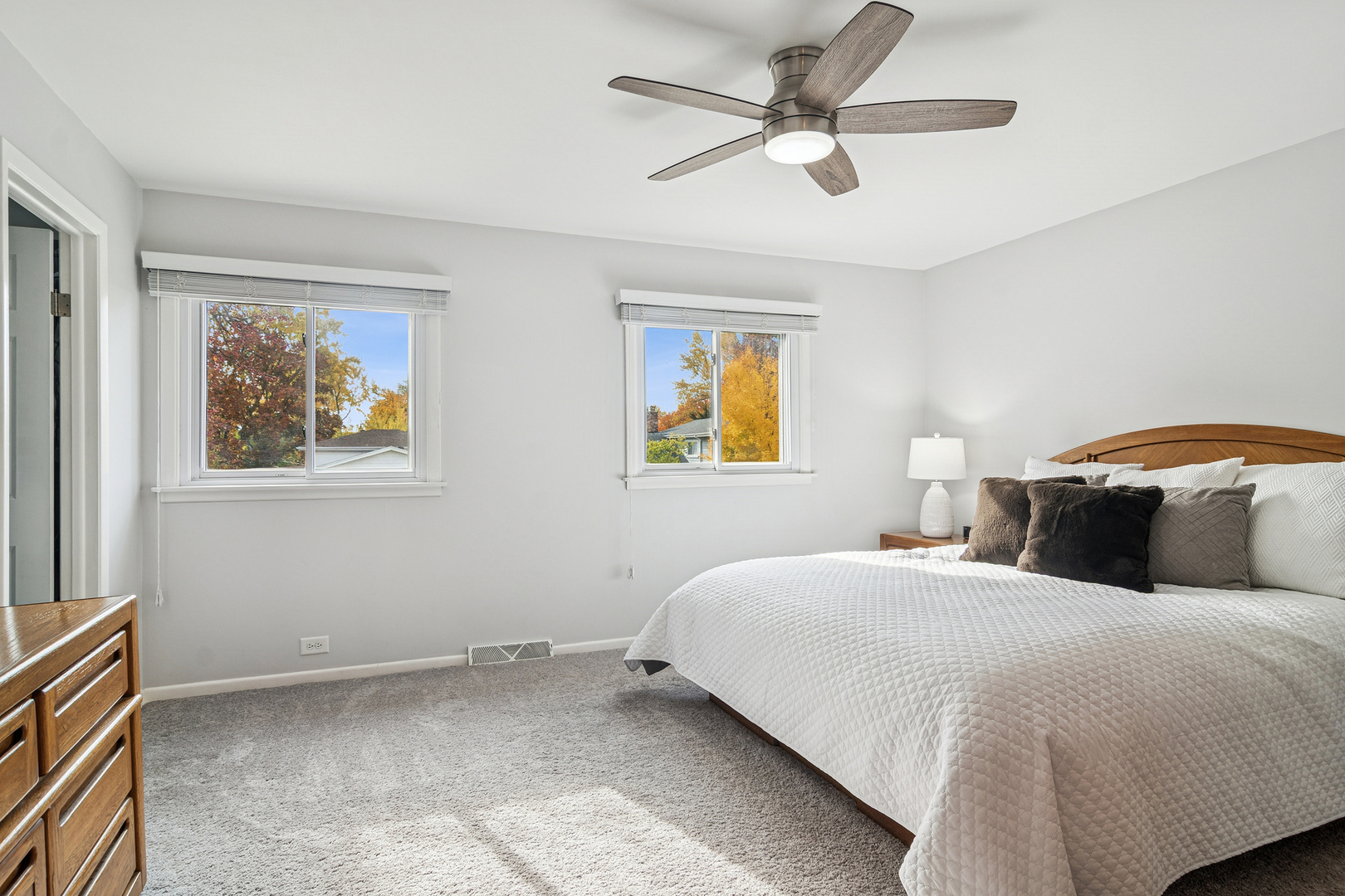 214 E Ivy Lane, Arlington Heights, IL 60004