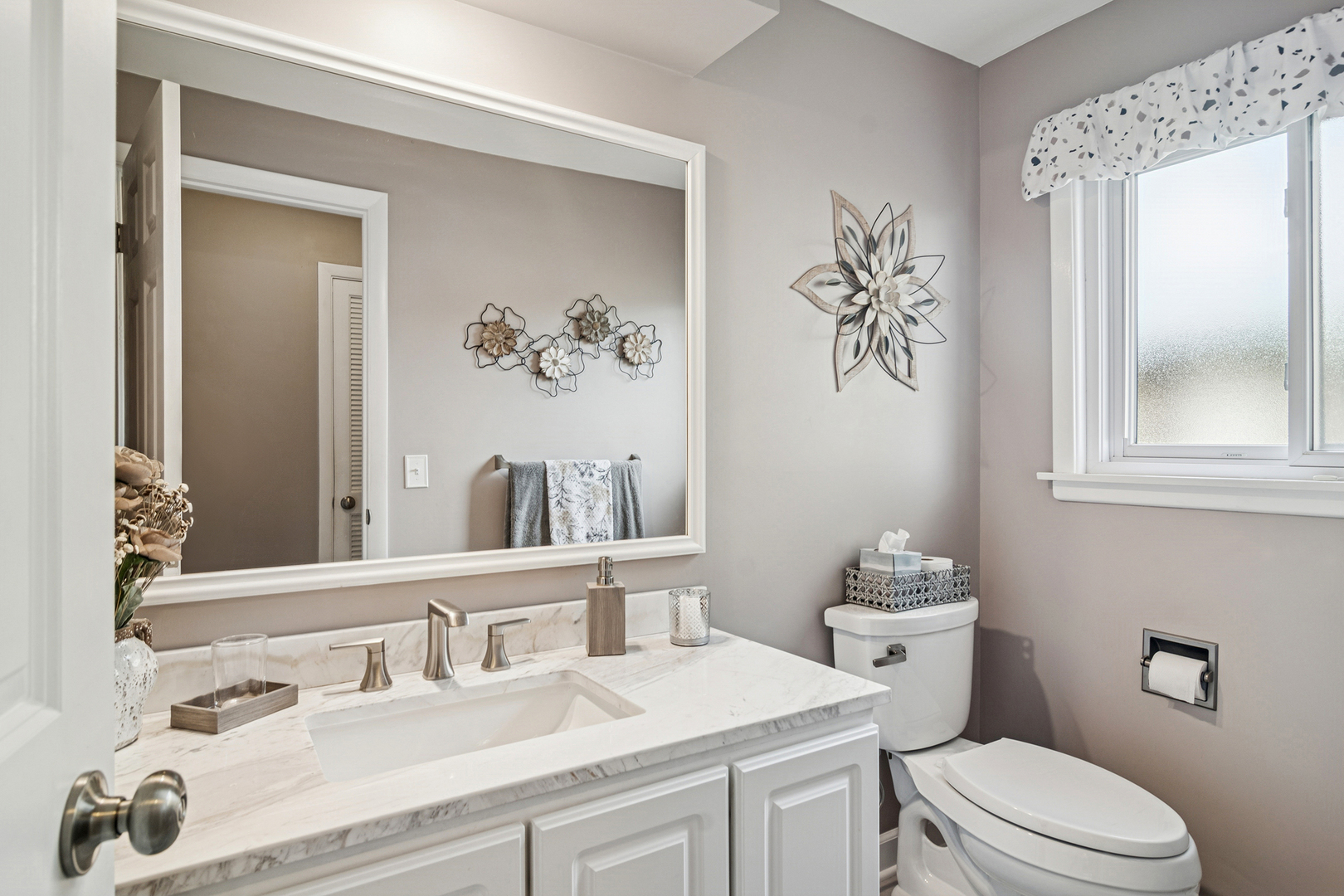 214 E Ivy Lane, Arlington Heights, IL 60004