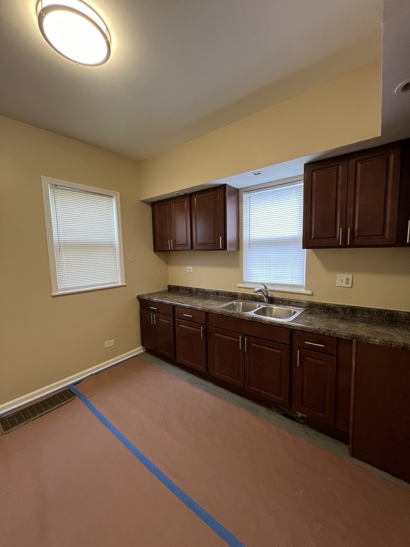 7725 S Champlain Avenue, Chicago, IL 60619