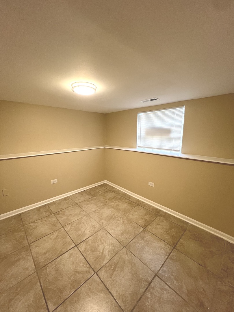 7725 S Champlain Avenue, Chicago, IL 60619