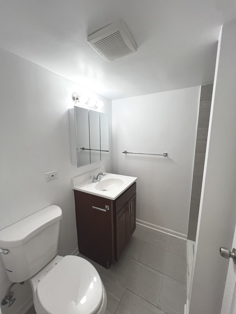 7725 S Champlain Avenue, Chicago, IL 60619