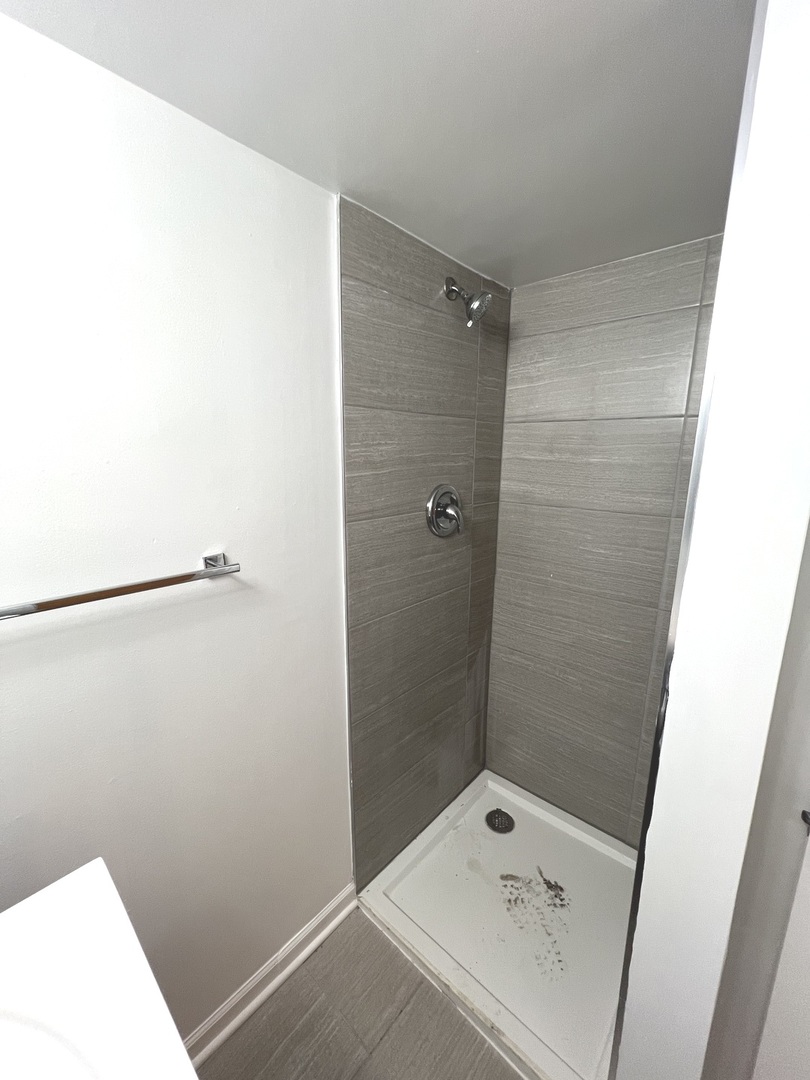 7725 S Champlain Avenue, Chicago, IL 60619