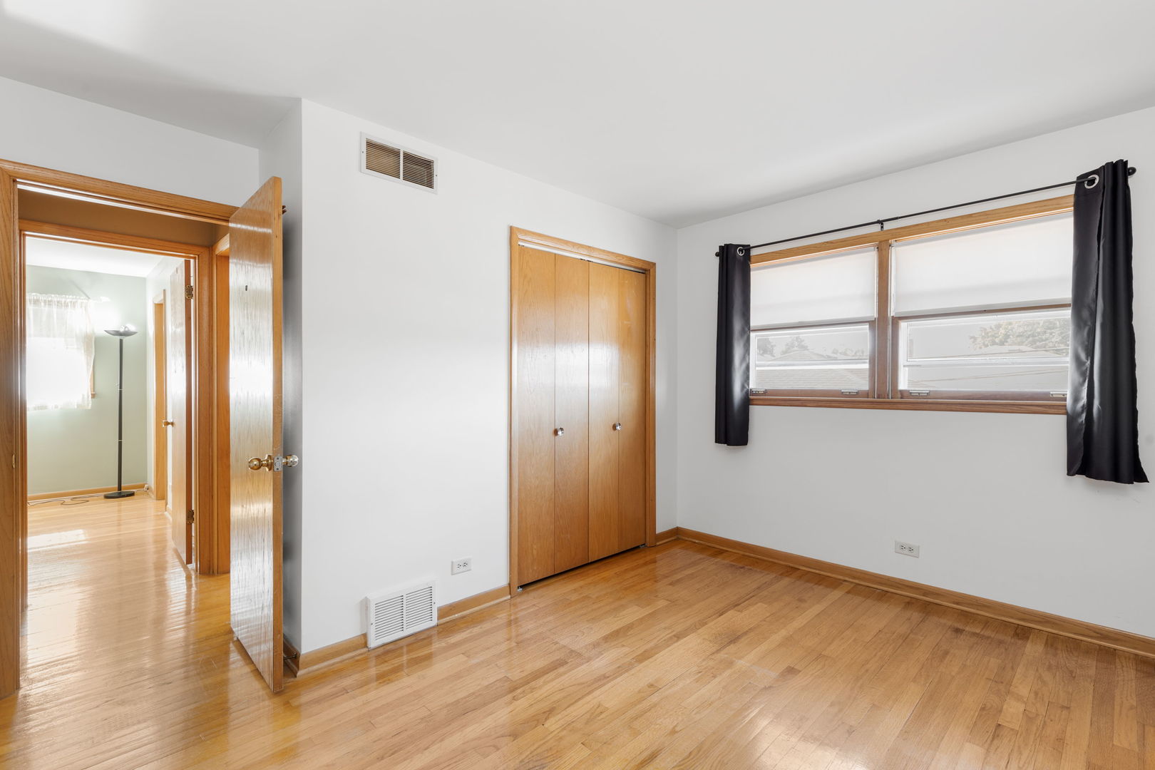 8556 N Oriole Avenue, Niles, IL 60714