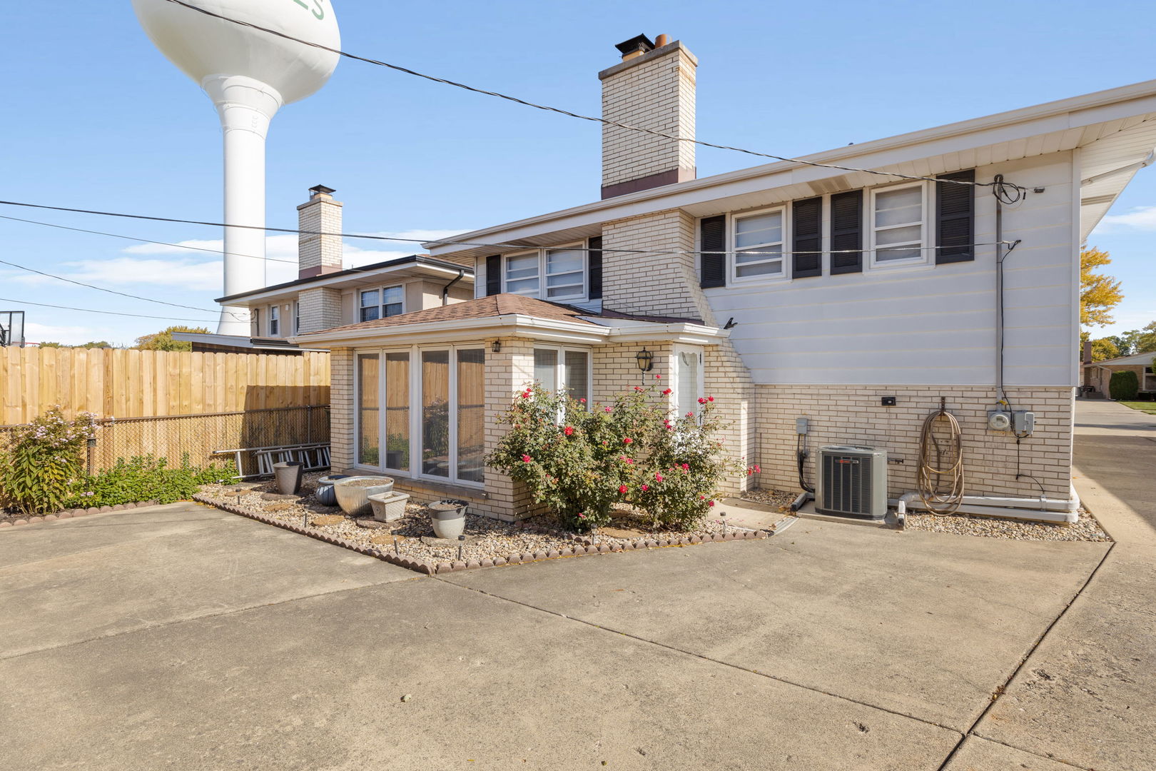 8556 N Oriole Avenue, Niles, IL 60714