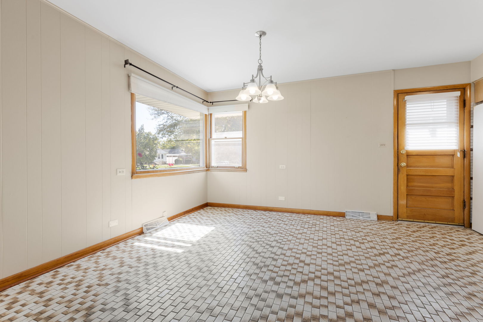 8556 N Oriole Avenue, Niles, IL 60714