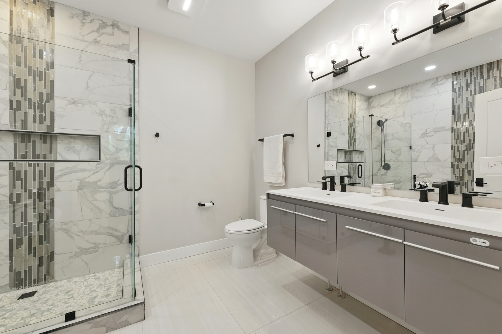 5032 S Michigan Avenue, Chicago, IL 60615