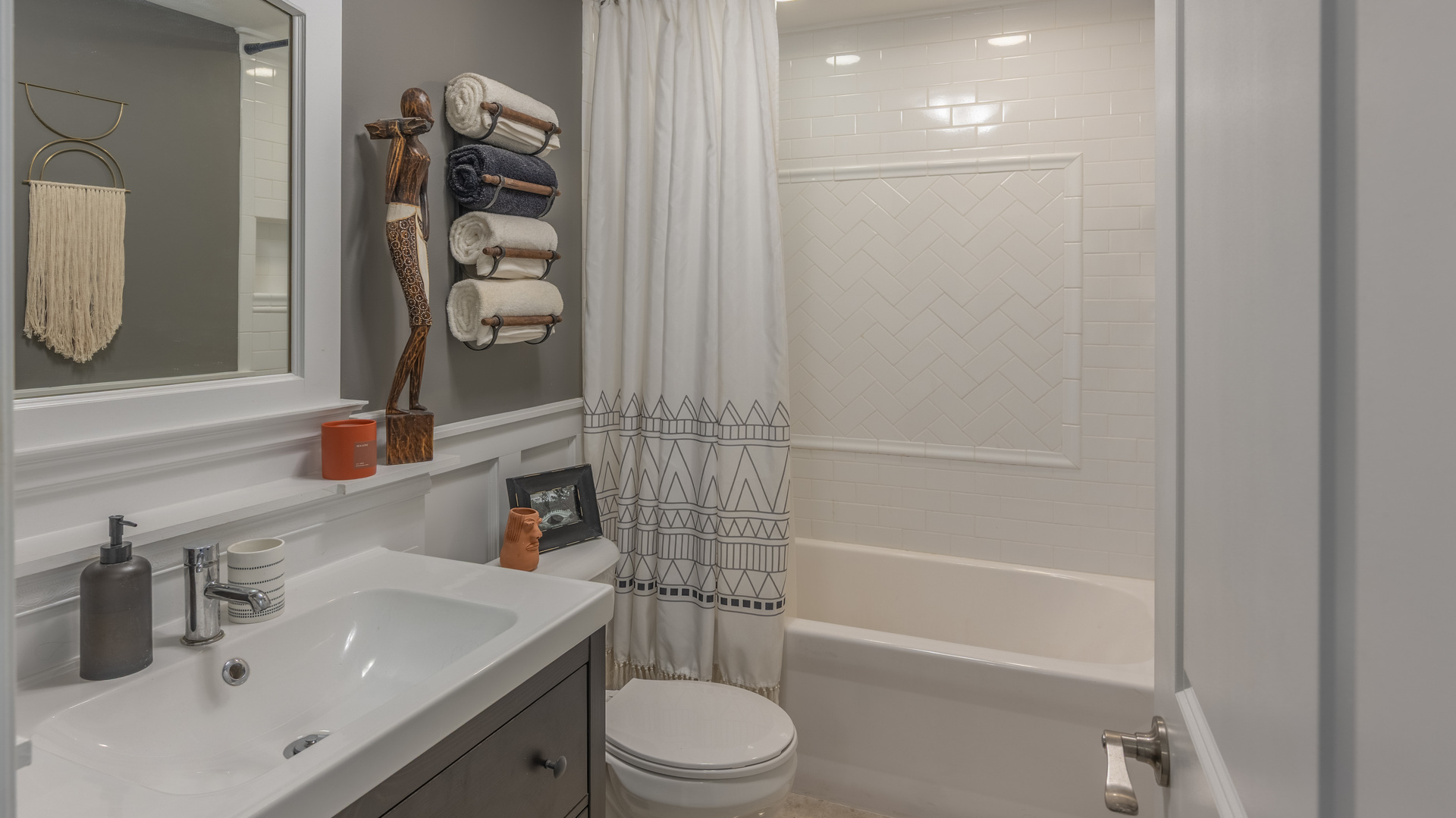 1234 Chalet Road #301, Naperville, IL 60563