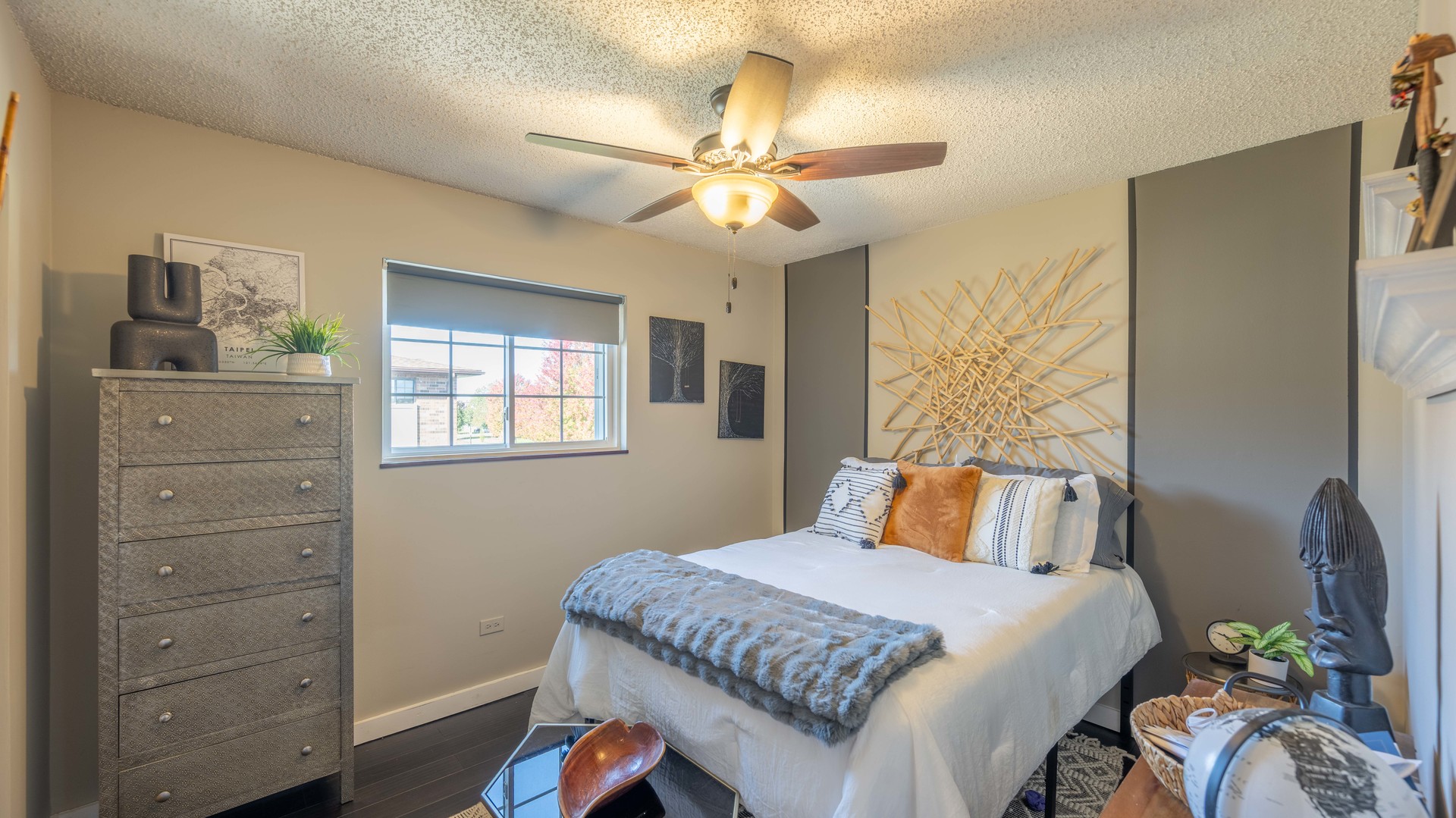 1234 Chalet Road #301, Naperville, IL 60563