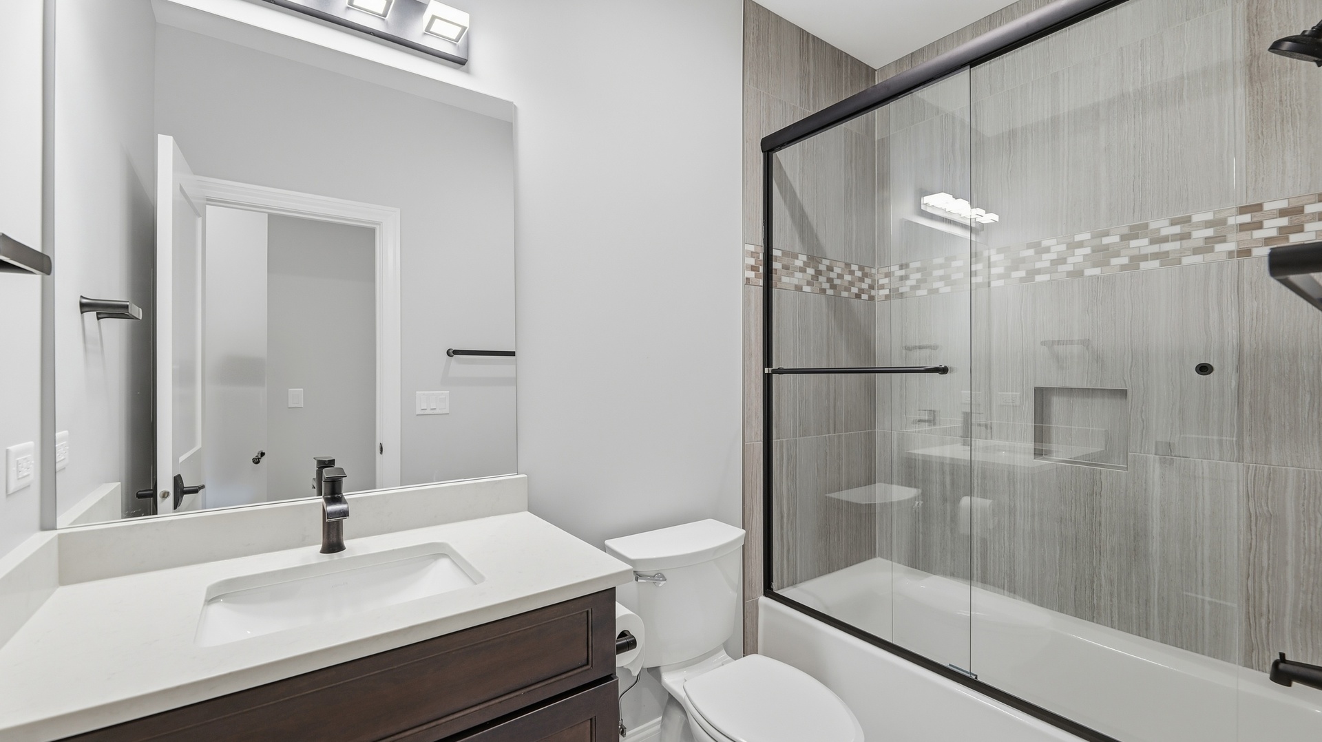 416 N CASS Avenue #6, Westmont, IL 60559