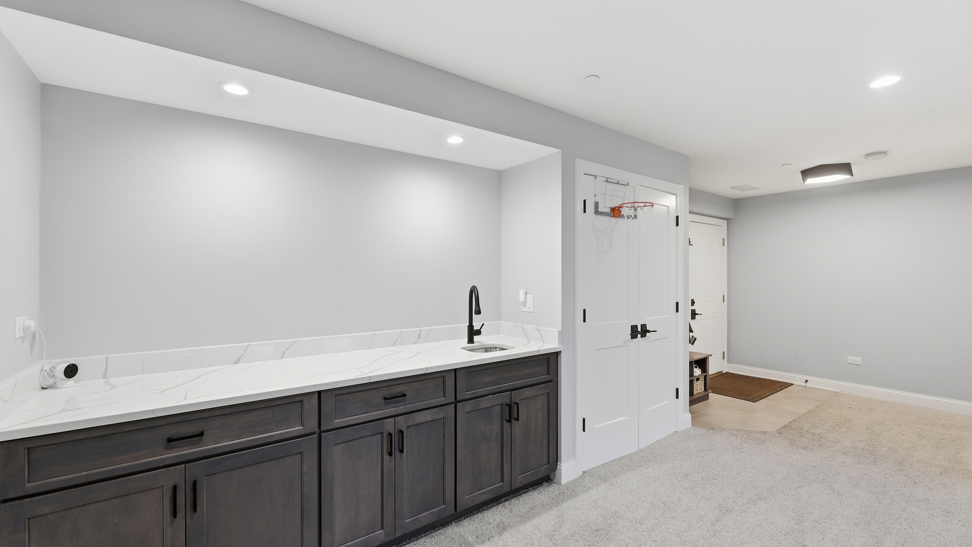 416 N CASS Avenue #6, Westmont, IL 60559