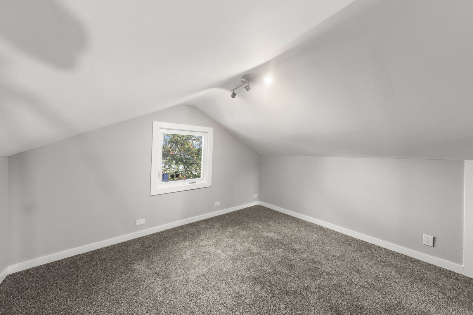 5701 W 89th Place, Oak Lawn, IL 60453