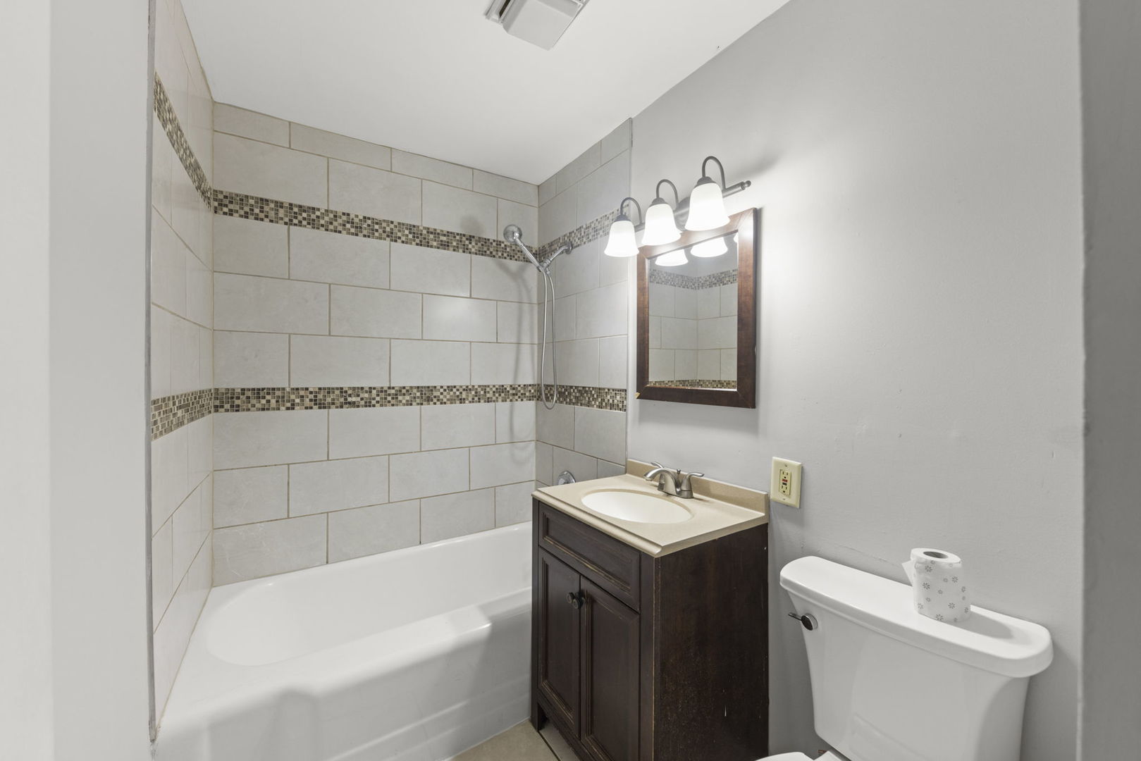 5701 W 89th Place, Oak Lawn, IL 60453