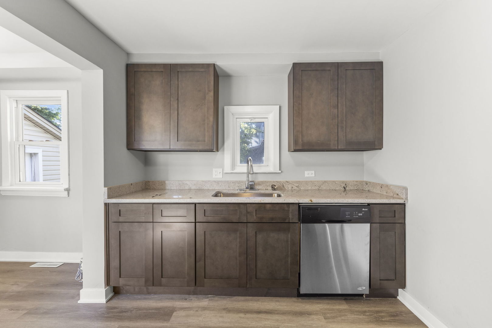 5701 W 89th Place, Oak Lawn, IL 60453