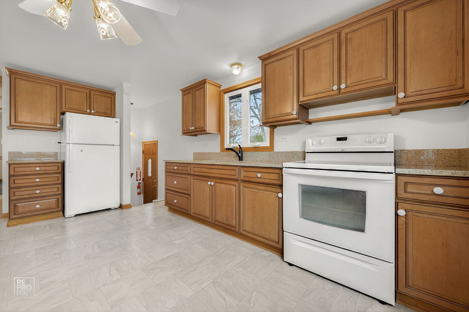 17954 W Big Oaks Road, Grayslake, IL 60030