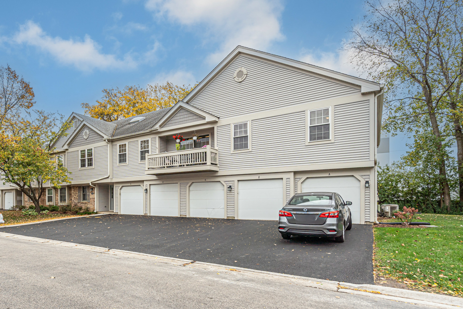 1218 BALLANTRAE Place #E, Mundelein, IL 60060