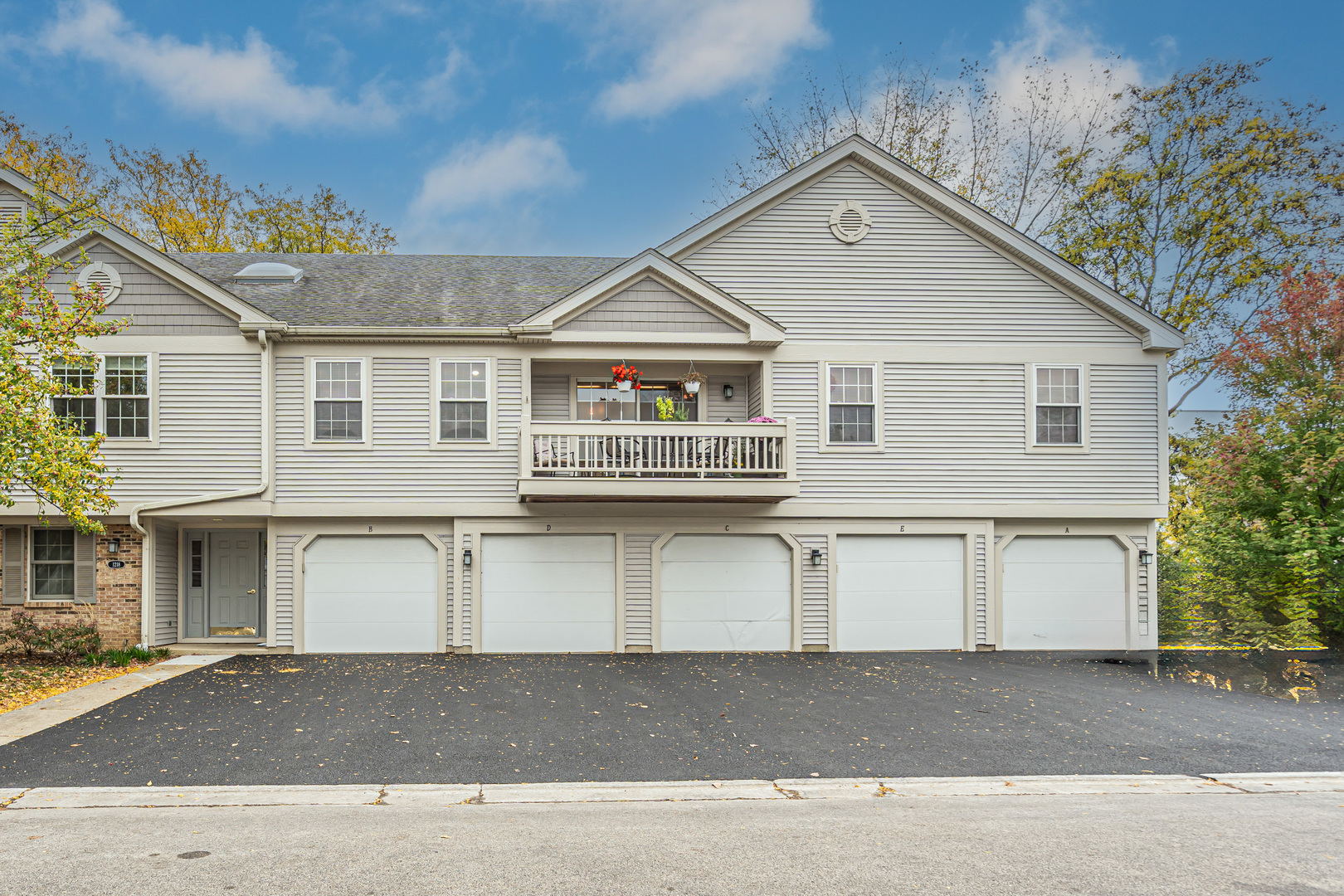 1218 BALLANTRAE Place #E, Mundelein, IL 60060