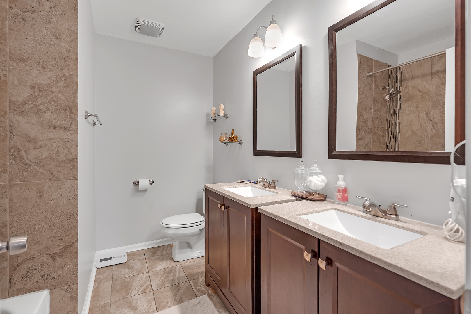 1218 BALLANTRAE Place #E, Mundelein, IL 60060