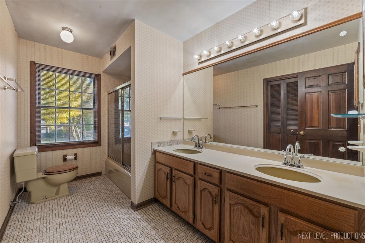 1228 Elizabeth Avenue, Naperville, IL 60540