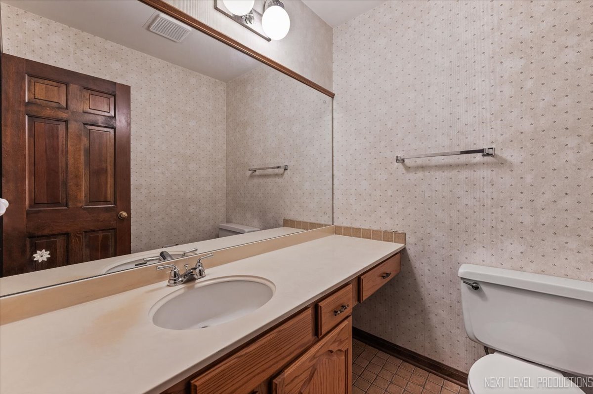 1228 Elizabeth Avenue, Naperville, IL 60540