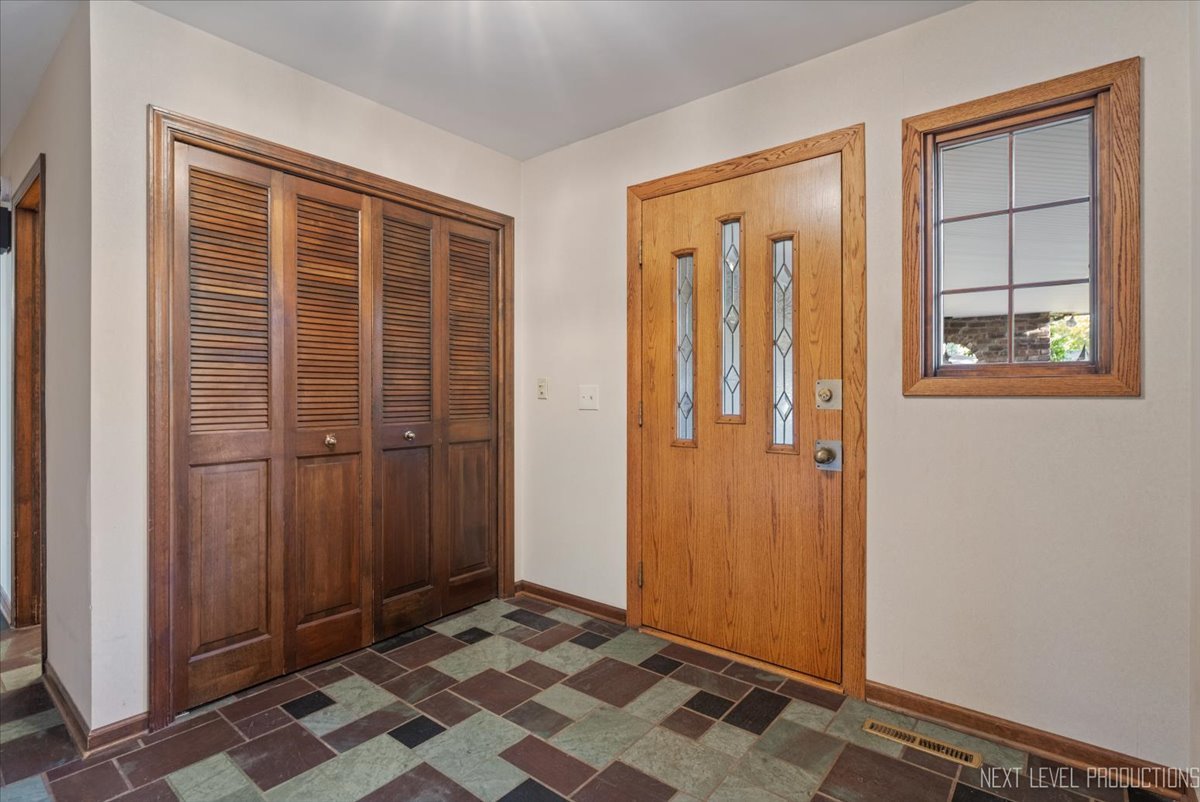 1228 Elizabeth Avenue, Naperville, IL 60540