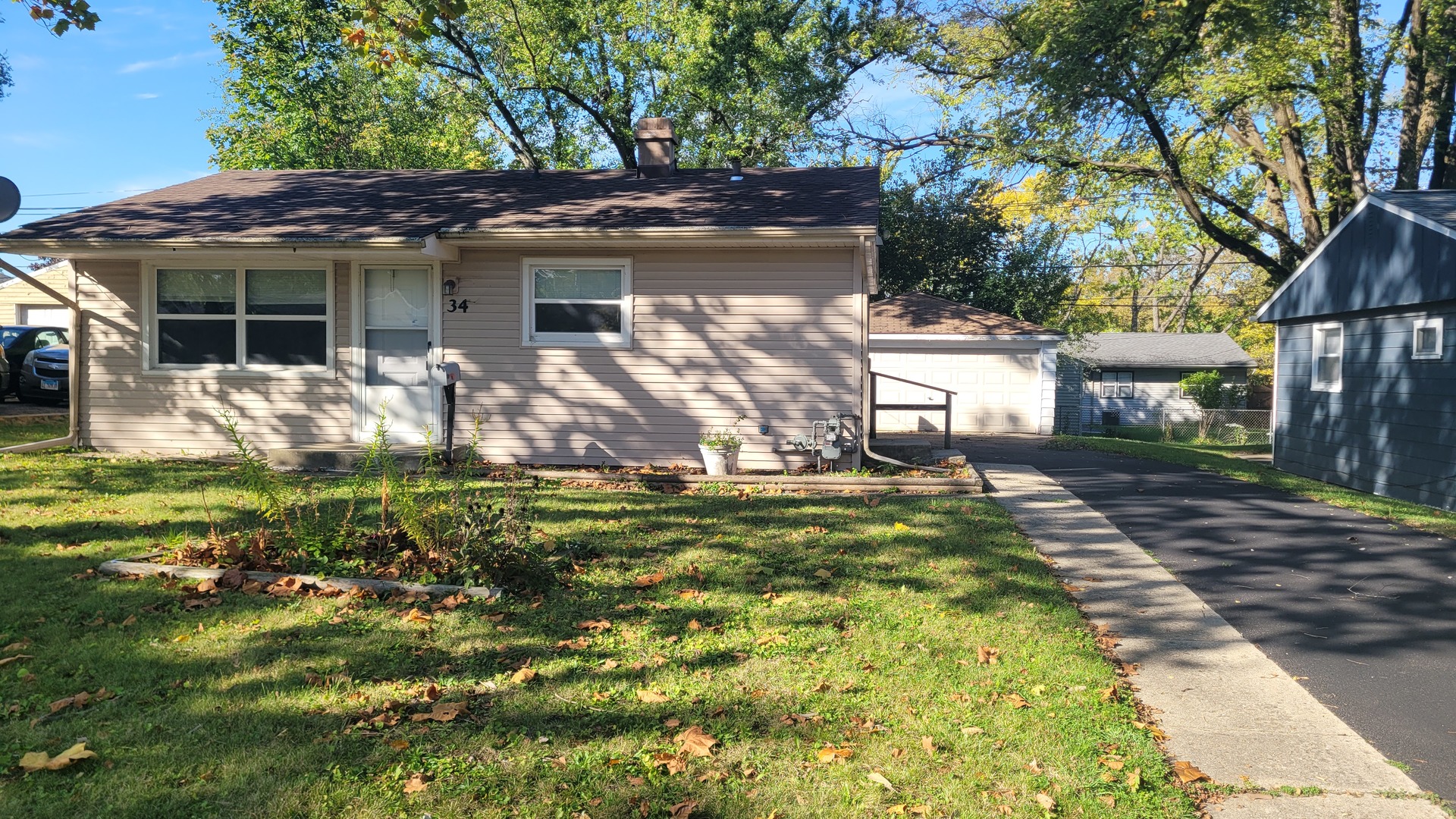 34 Hickory Drive, Carpentersville, IL 60110