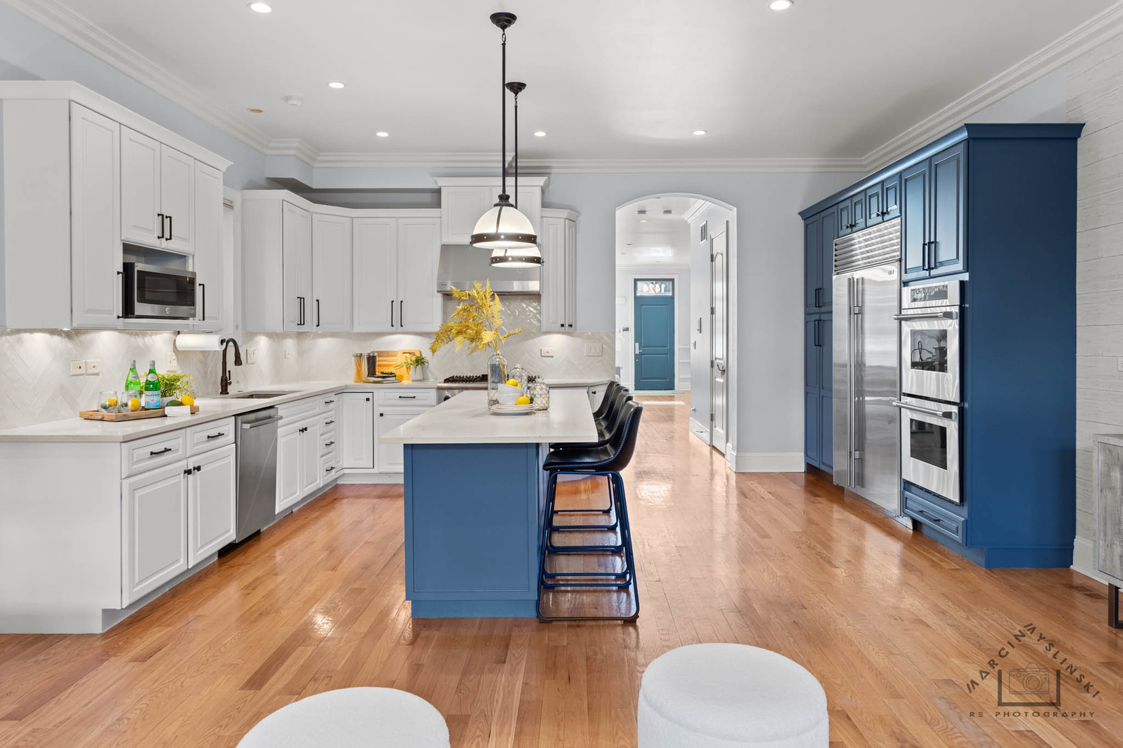 1424 W Barry Avenue, Chicago, IL 60657