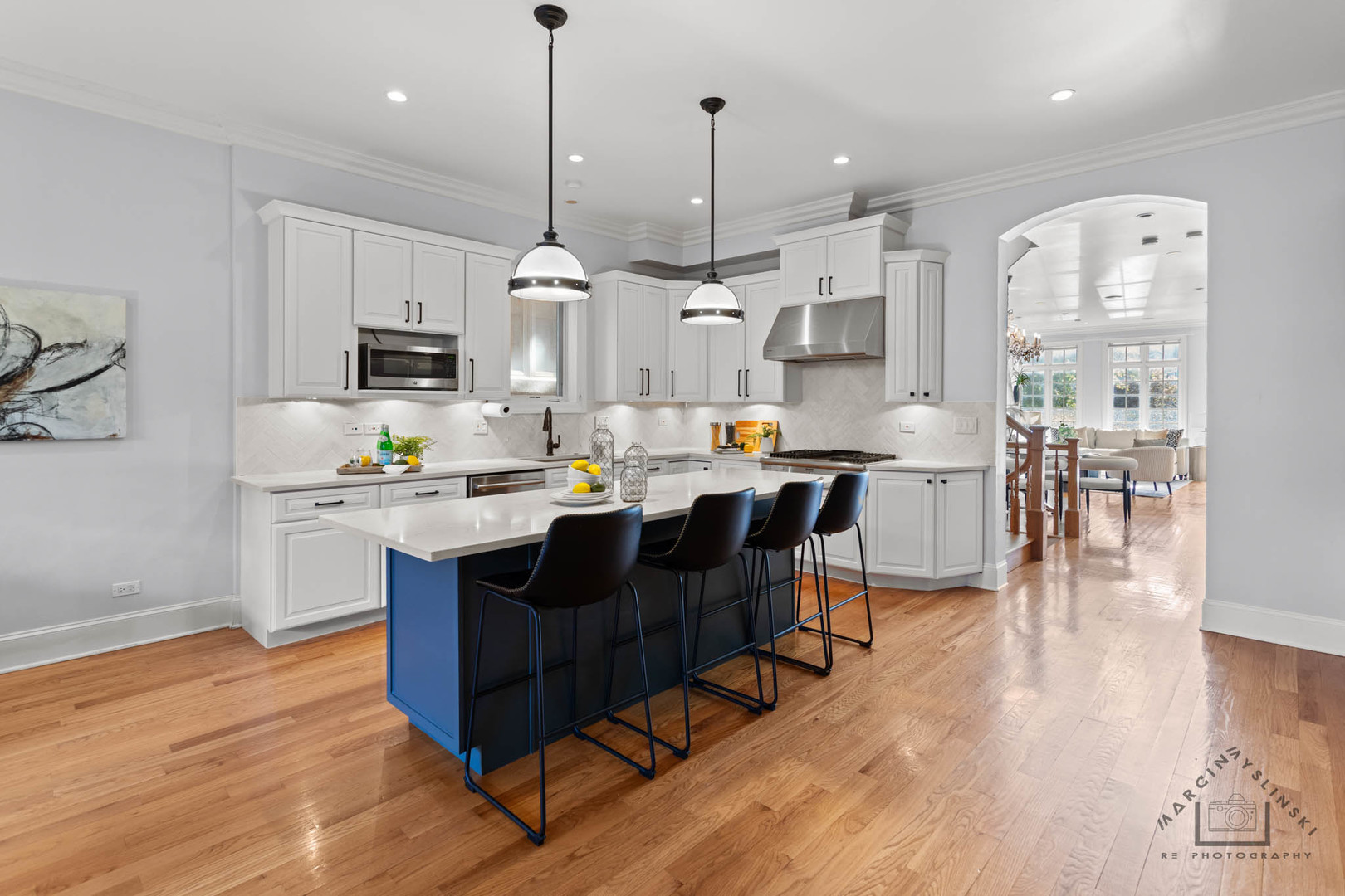 1424 W Barry Avenue, Chicago, IL 60657