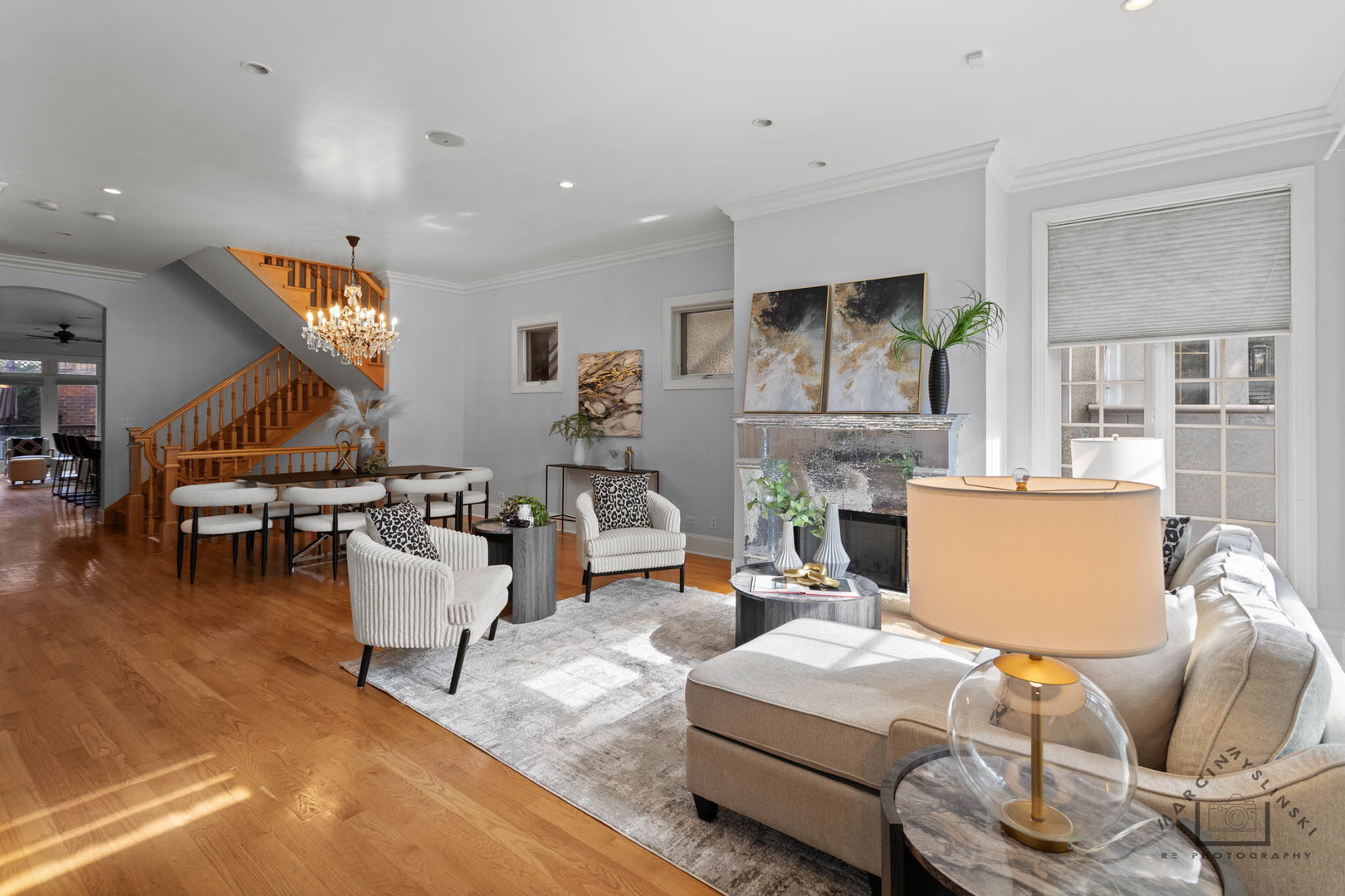 1424 W Barry Avenue, Chicago, IL 60657