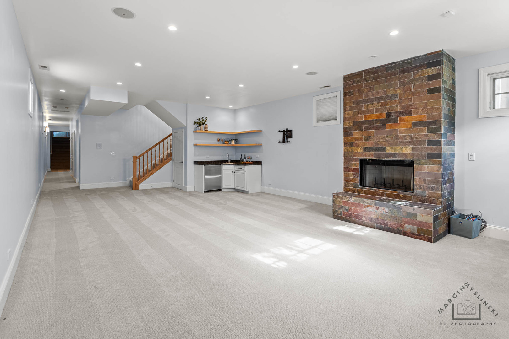 1424 W Barry Avenue, Chicago, IL 60657