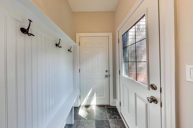 1424 W Barry Avenue, Chicago, IL 60657