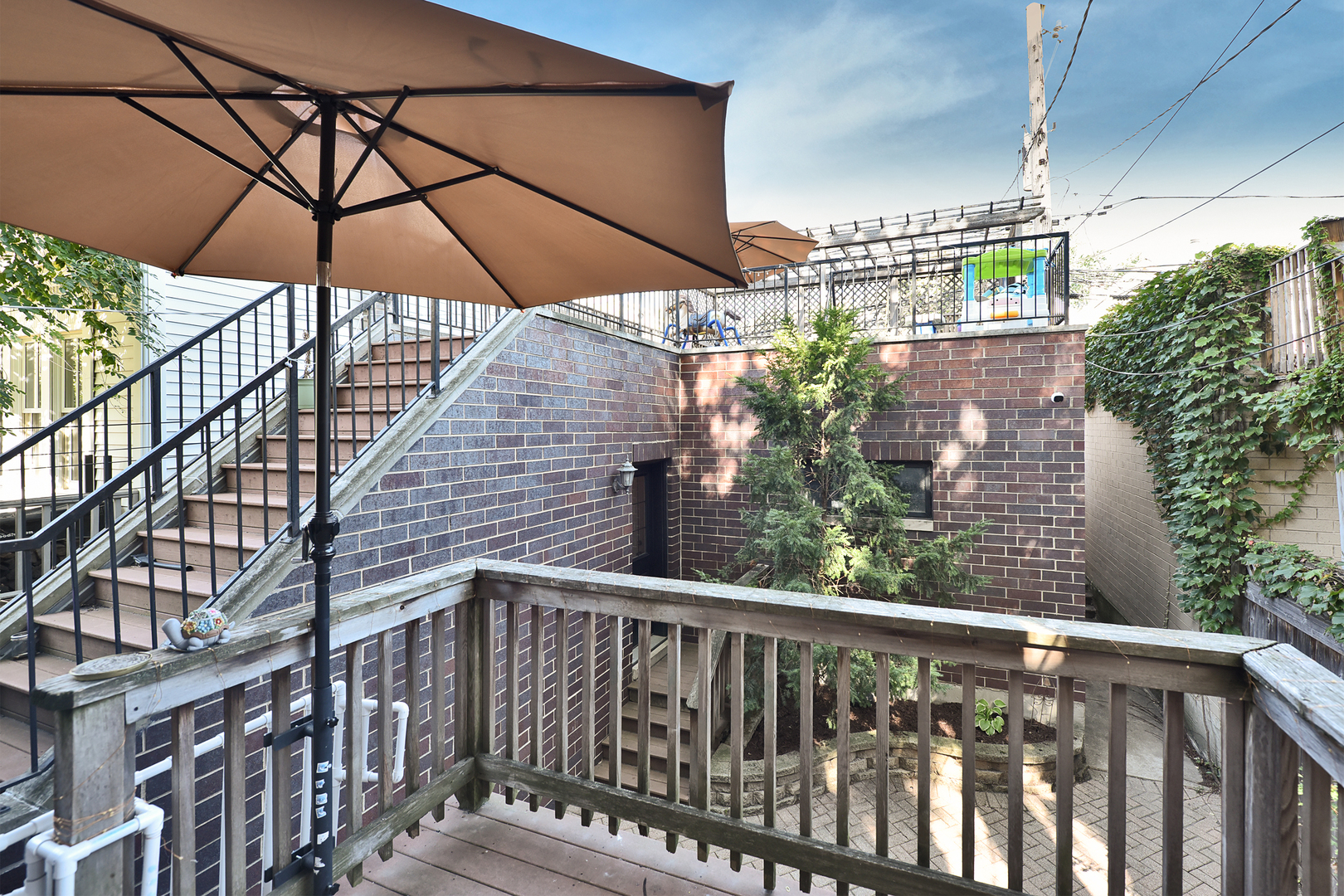 1424 W Barry Avenue, Chicago, IL 60657