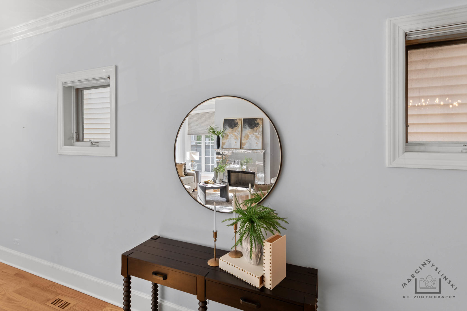 1424 W Barry Avenue, Chicago, IL 60657