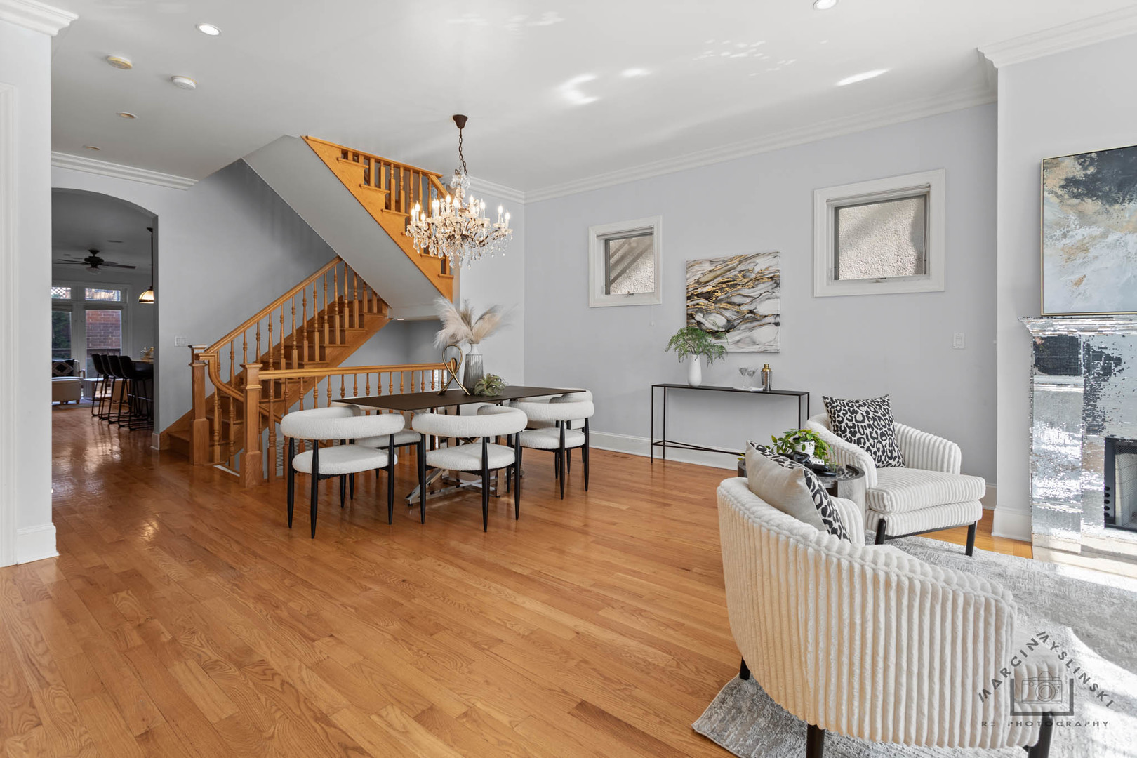 1424 W Barry Avenue, Chicago, IL 60657