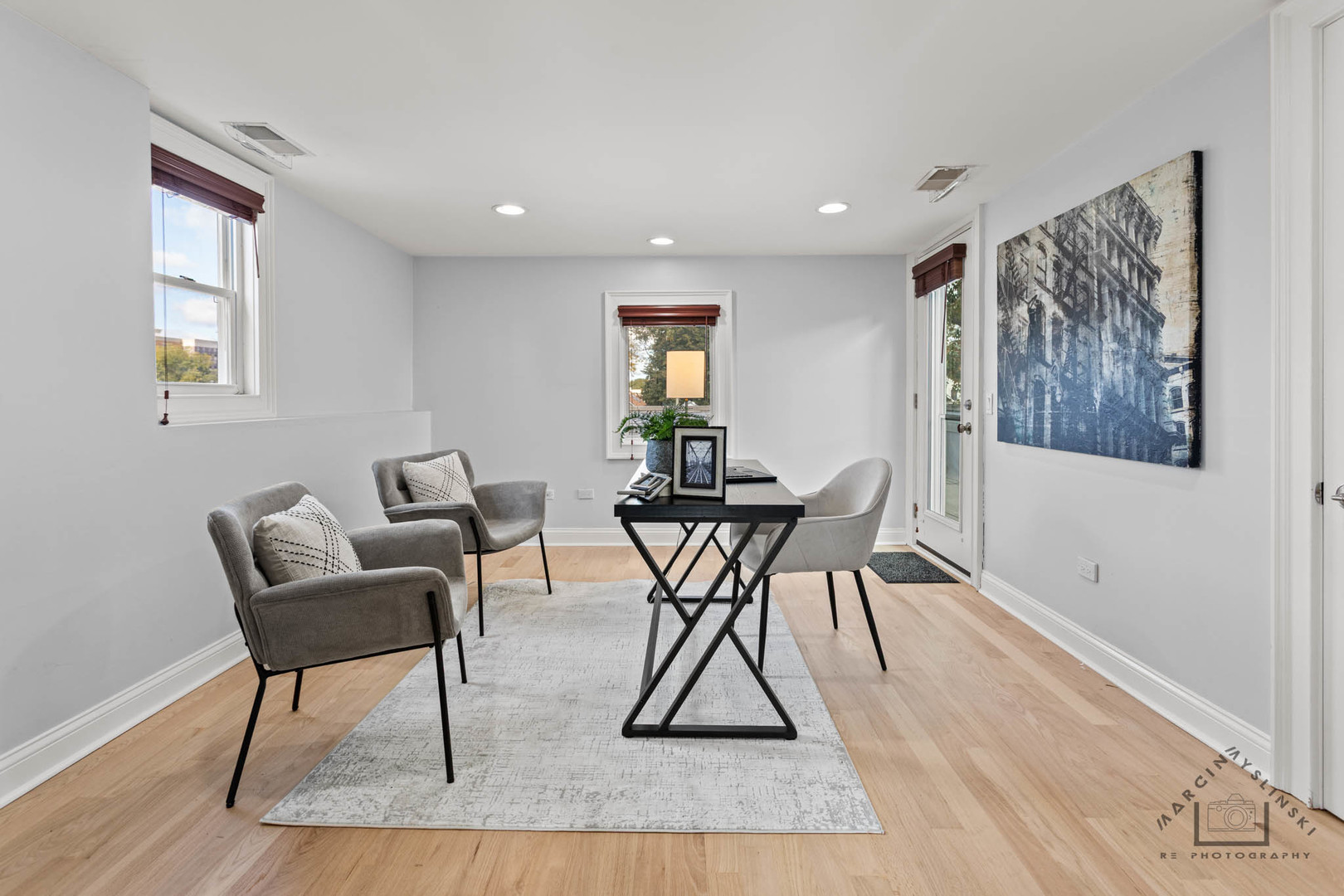 1424 W Barry Avenue, Chicago, IL 60657