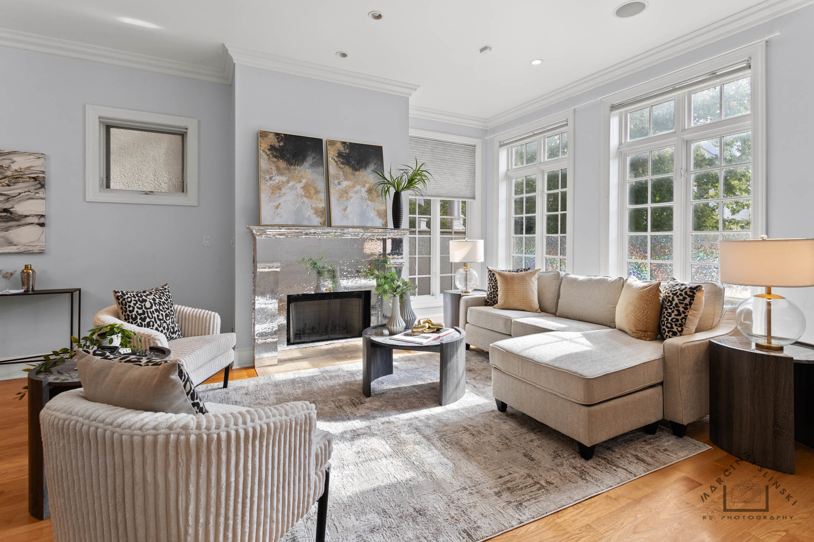 1424 W Barry Avenue, Chicago, IL 60657