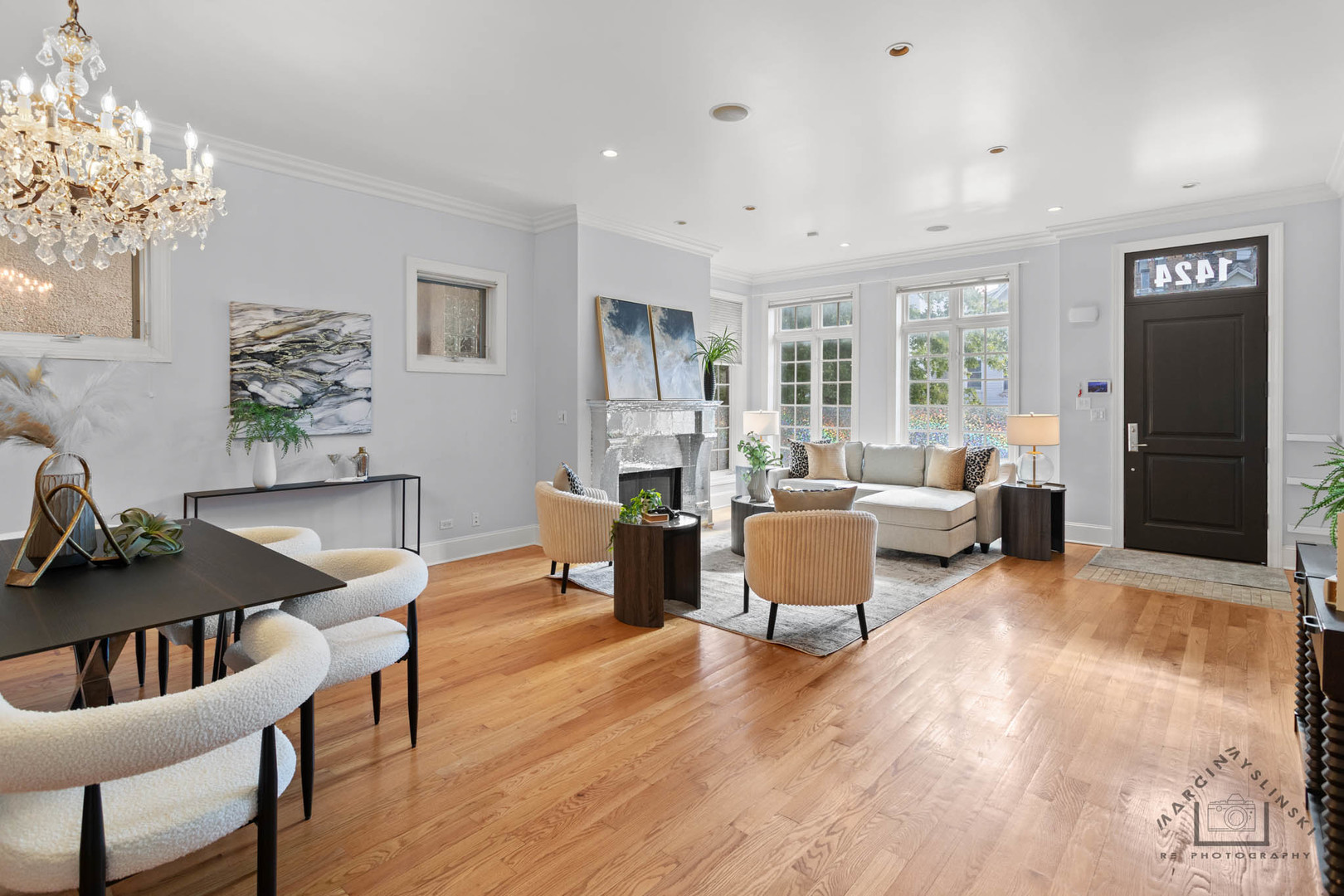 1424 W Barry Avenue, Chicago, IL 60657