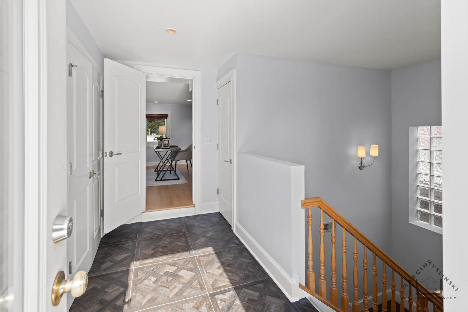 1424 W Barry Avenue, Chicago, IL 60657